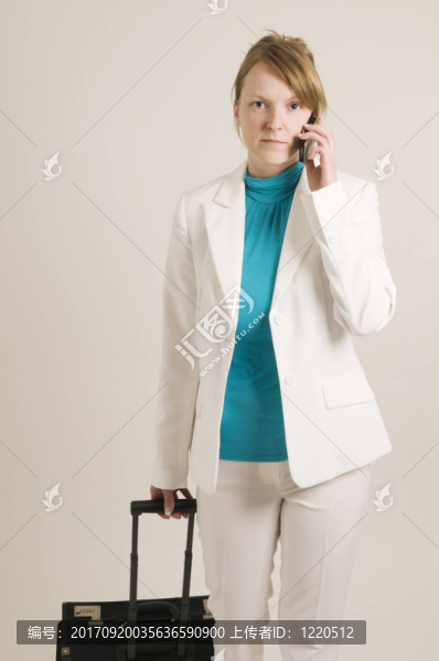 白衣女人