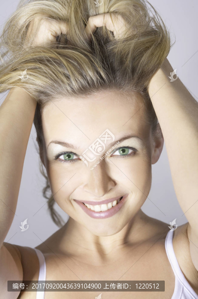 年輕漂亮的女人