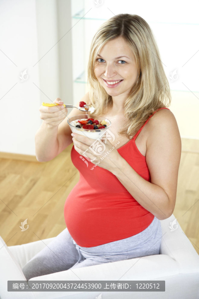 年輕孕婦吃谷類食品