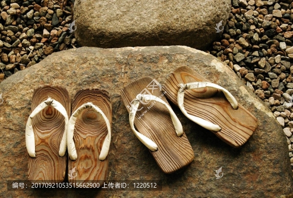 傳統(tǒng)的踝帶鞋