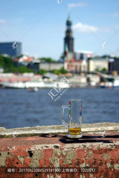 玻璃酒杯