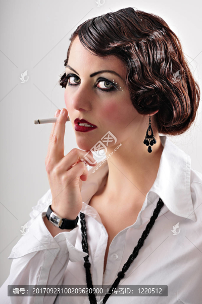 吸煙的女人