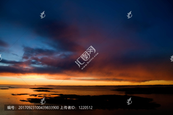 藍(lán)色的