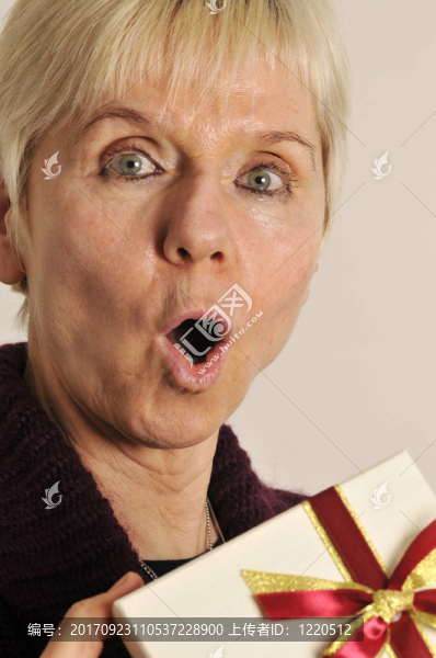 驚喜的女人