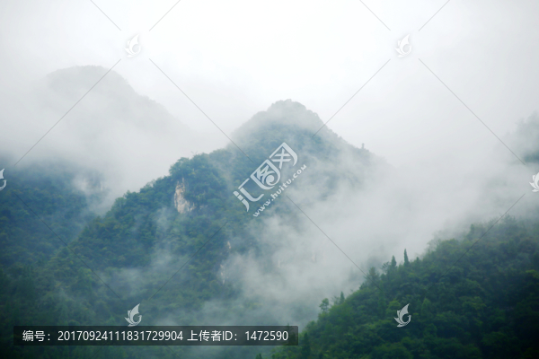 云霧山中