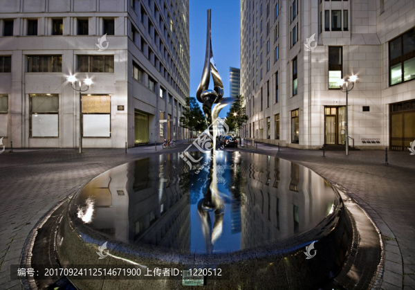 在表示門前