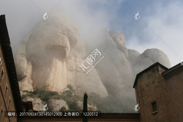 蒙特塞拉特島在霧