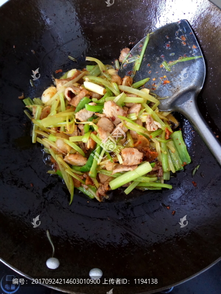 農(nóng)家小炒肉,鐵鍋炒菜,芹菜肉絲