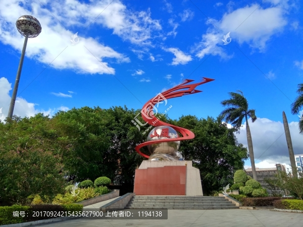 景觀雕塑,藍(lán)天白云,景觀園林