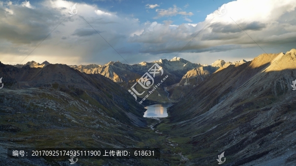拉姆拉措神湖風(fēng)馬旗經(jīng)幡