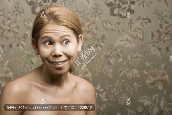 女人笑了