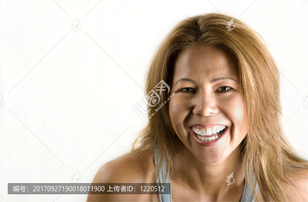 女人笑了