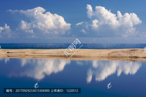 藍色的