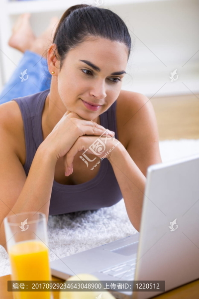 女人