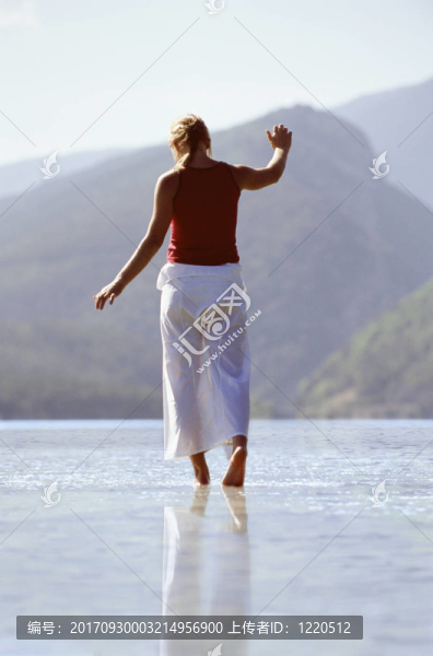女人