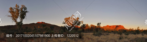 余輝中的巖石