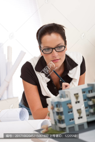 女人