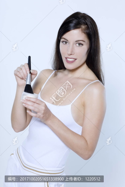 女人笑了