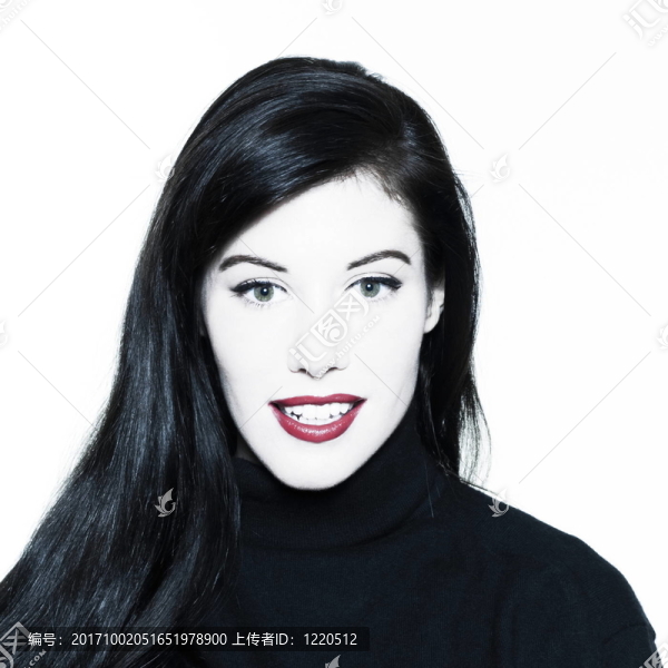 女人笑了