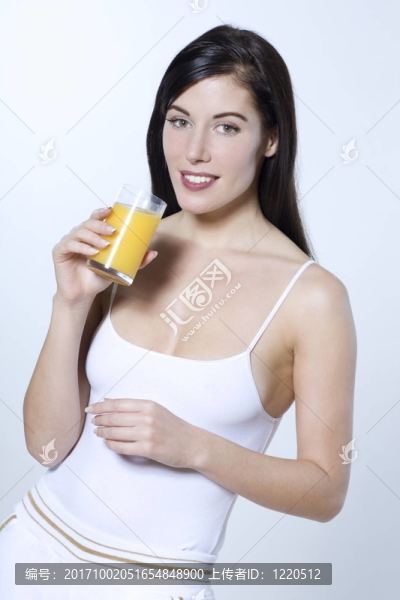 女人笑了