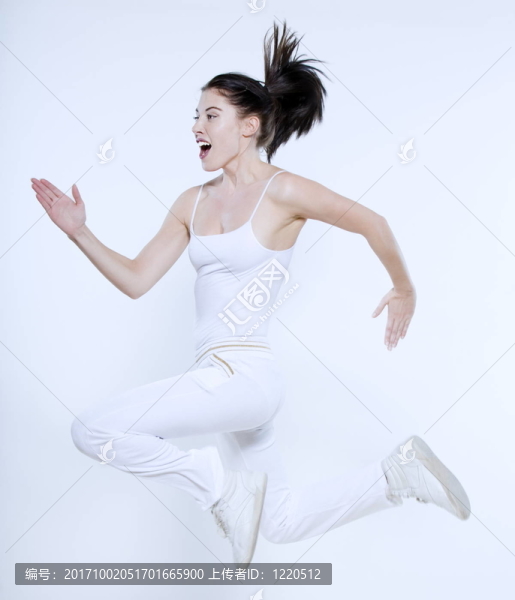 女人笑了