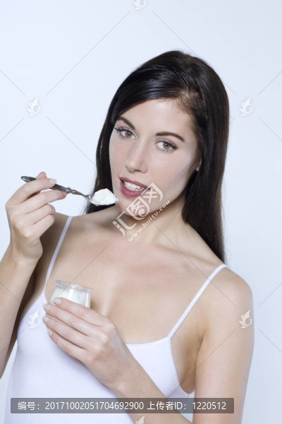 女人笑了