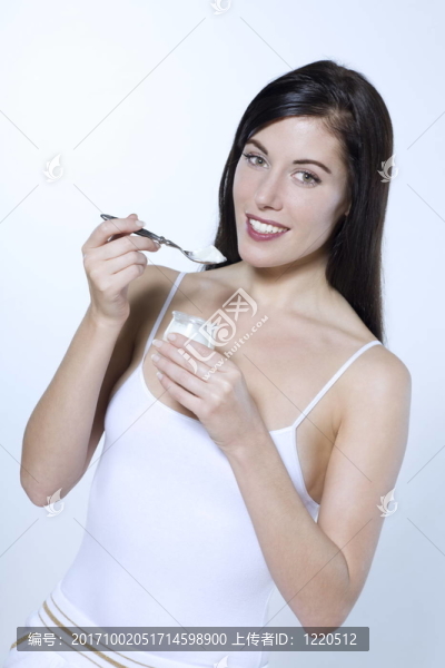 女人笑了