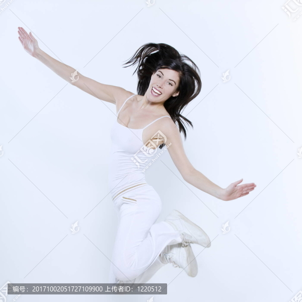 女人笑了