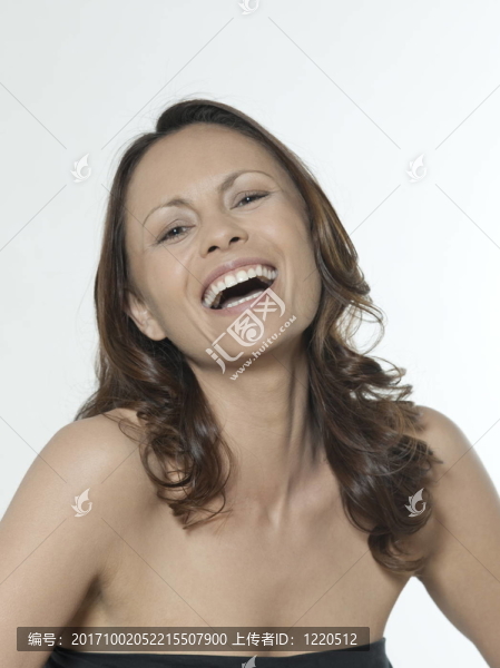 女人笑了