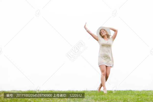 女人笑了