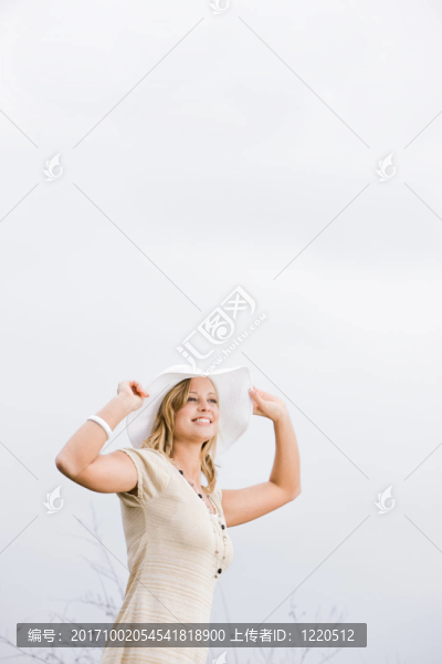 女人笑了