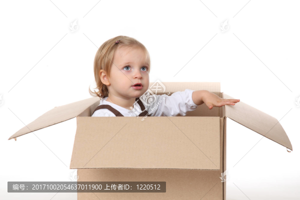孩子和箱