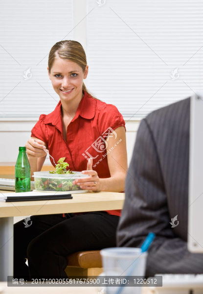 女人