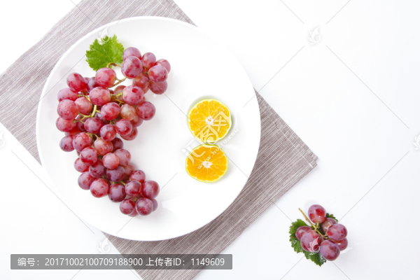 桌面上的葡萄