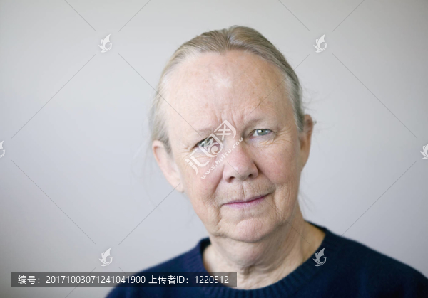 女人笑了