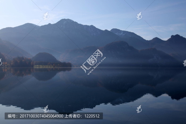 在阿爾卑斯山脈的科赫爾湖