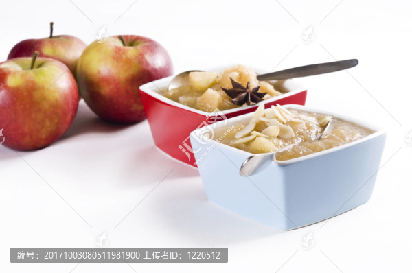 紅藍(lán)殼燉蘋果