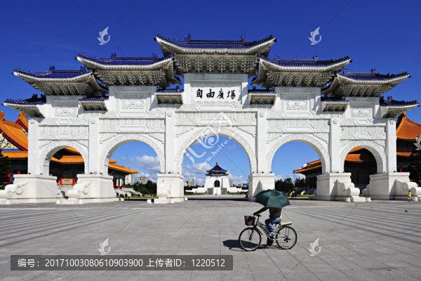 通往臺(tái)北蔣介石公園的大門(mén)