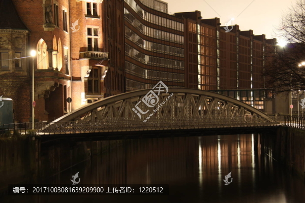 在漢堡之夜的Speicherstadt