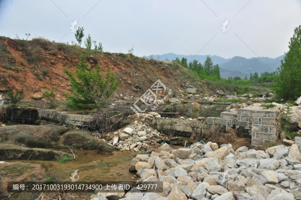 山澗溪流