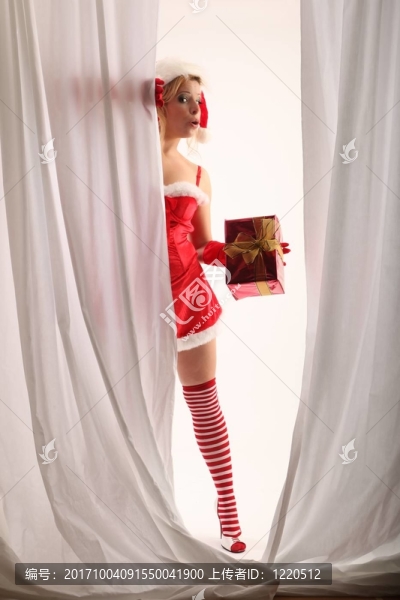 穿圣誕禮物的女人