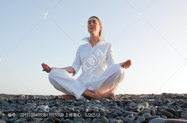 女人在海上