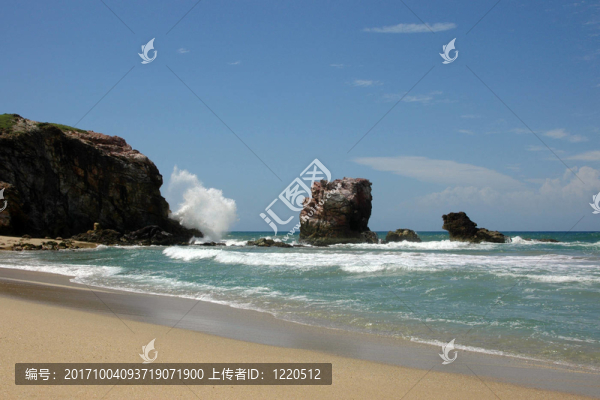 多巖石的海岸