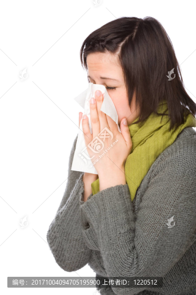 女人刷她的鼻子