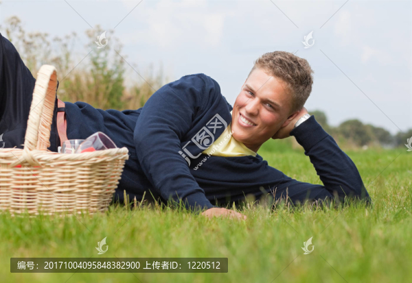笑