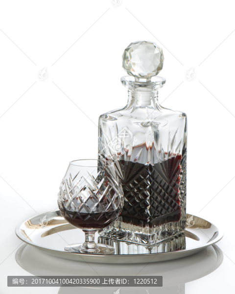 玻璃酒杯