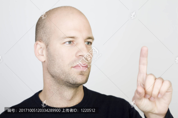 人按虛擬屏幕
