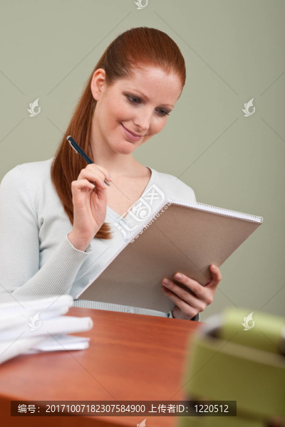 女人