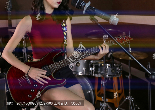 酒吧女吉他手