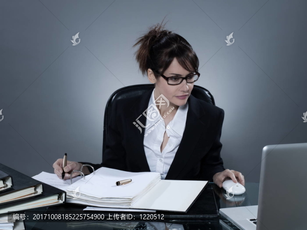 女人